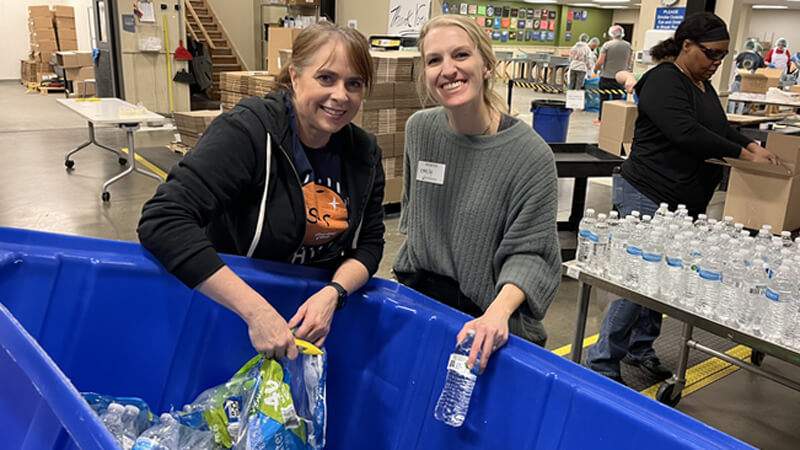 Swanson Russell at Foodbank for the Heartland